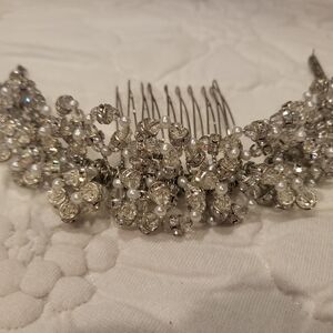 Elegant Silver and White Hair Comb